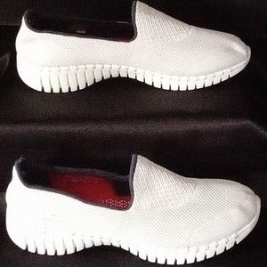 Sketchers slipons, Skechers GO walk Joy, size 9.5, white and navy,